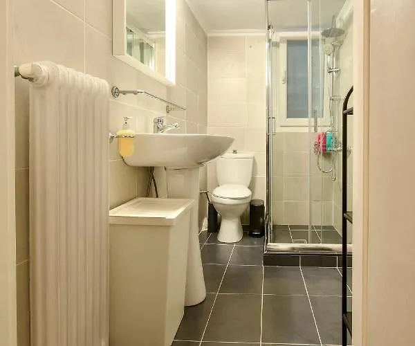 Center Apartment *